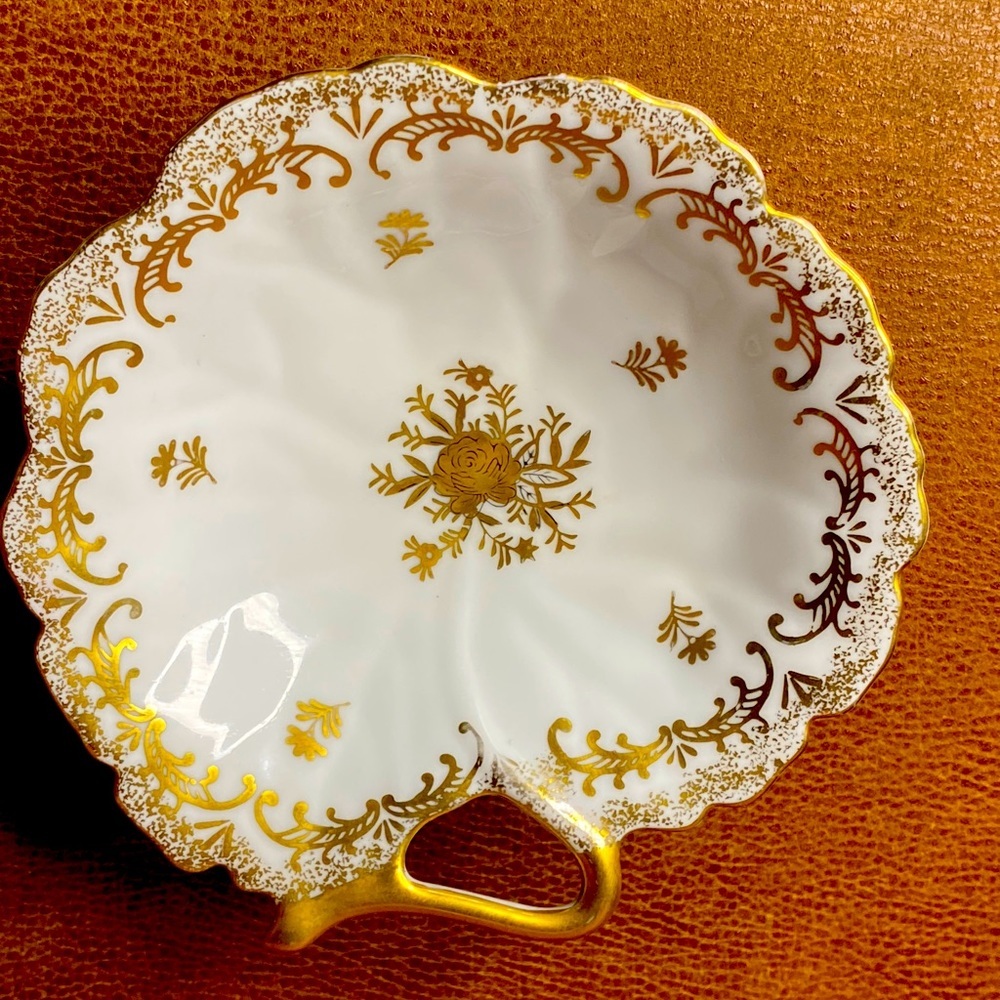 Vintage Mid Century " Stylebuilt " NY Ceramic, Scalloped w/ handle / trinket - Picture 1 of 5